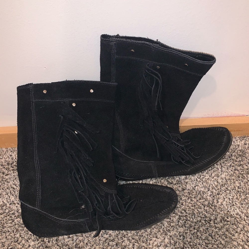 Moccasin boots with fringe on the side